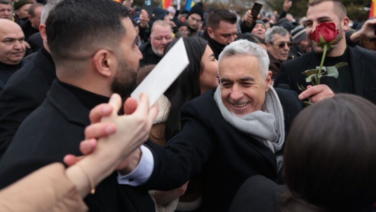 „dumnezeu-ne-tine-pe-toti”.-calin-georgescu-nu-a-mai-incasat-salariu-de-la-universitatea-din-pitesti-din-anul-2024-(raspuns-oficial)