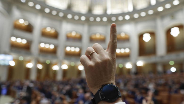 proiect:-parlamentari-din-aur,-sos-si-pot-vor-sa-anuleze-legile-care-interzic-organizatiile-fasciste-si-cultul-criminalilor-de-razboi proiect:-parlamentari-din-aur,-sos-si-pot-vor-sa-anuleze-legile-care-interzic-organizatiile-fasciste-si-cultul-criminalilor-de-razboi