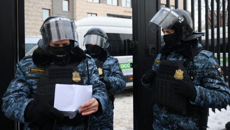 mai-multi-rusi-care-au-iesit-sa-protesteze-fata-de-blocarea-internetului-au-fost-retinuti-si-batuti-in-sectiile-de-politie