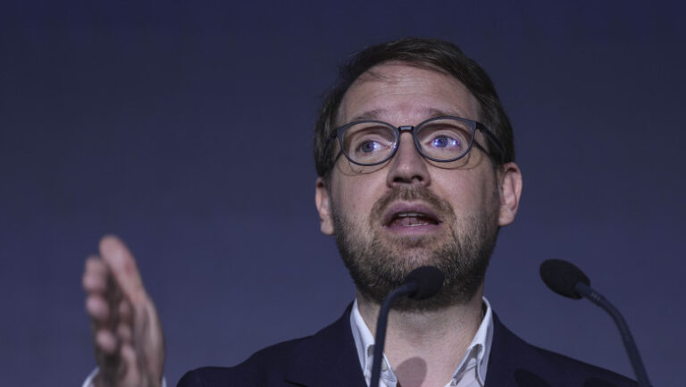 dominic-fritz,-dupa-picarea-motiunii-impotriva-dianei-buzoianu:-a-7-a-impotriva-unui-ministru-usr-in-9-luni,-semn-ca-ne-facem-treaba
