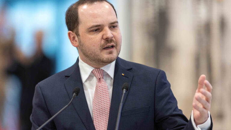 „raman-fara-bani-pentru-ambulante-voi-cere-rectificare-de-buget”.-rogobete-cere-solutii-urgente-pentru-carburanti