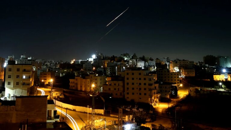 razboiul-din-orientul-mijlociu,-ziua-32-|-iranul-afirma-ca-nu-a-purtat-nicio-negociere-cu-sua-/-atacuri-aeriene-in-emiratele-arabe-unite-/-israelul-refuza-sa-stabileasca-un-termen-pentru-incheierea-conflictului