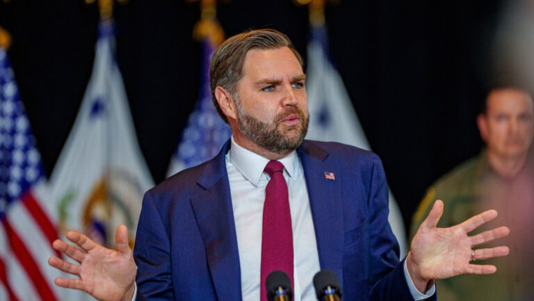 jd-vance-isi-lanseaza-cartea-despre-convertirea-la-catolicism-si-reaprinde-speculatiile-privind-o-candidatura-in-2028