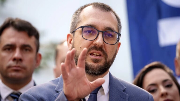 vlad-voiculescu-il-contrazice-pe-rogobete:-daca-ar-fi-fost-ministru-atunci,-decizia-tot-la-citu-ar-fi-fost