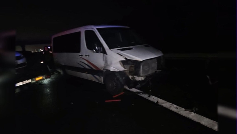 microbuz-implicat-intr-un-accident-grav-pe-a1.-cinci-oameni-au-ajuns-la-spital microbuz-implicat-intr-un-accident-grav-pe-a1.-cinci-oameni-au-ajuns-la-spital