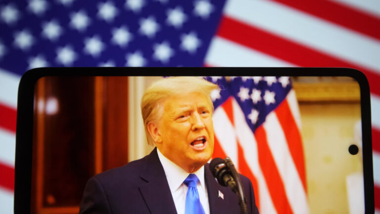 aplicatia-de-stiri-a-casei-albe,-„un-fel-de-trump-tv-pentru-cei-mai-infocati-fani”:-„un-alt-mijloc-de-a-controla-fluxul-de-informatii”