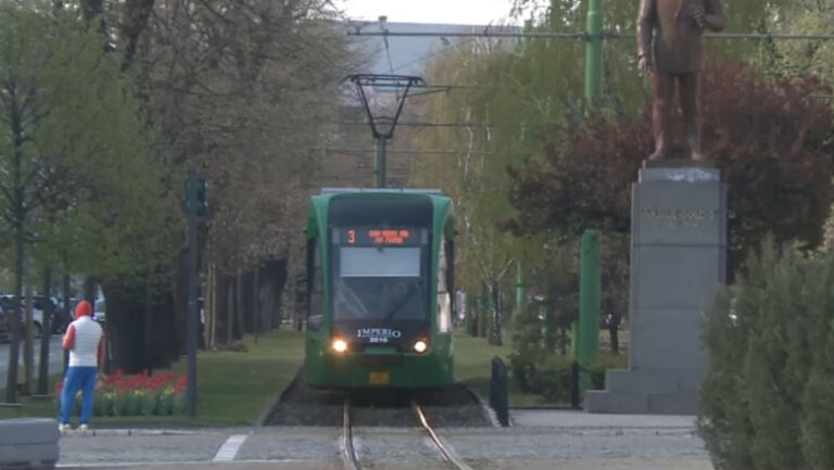 scumpiri-la-carburanti,-ieftiniri-la-transportul-public:-orasul-care-va-avea-cele-mai-ieftine-bilete-de-tramvai-si-autobuz