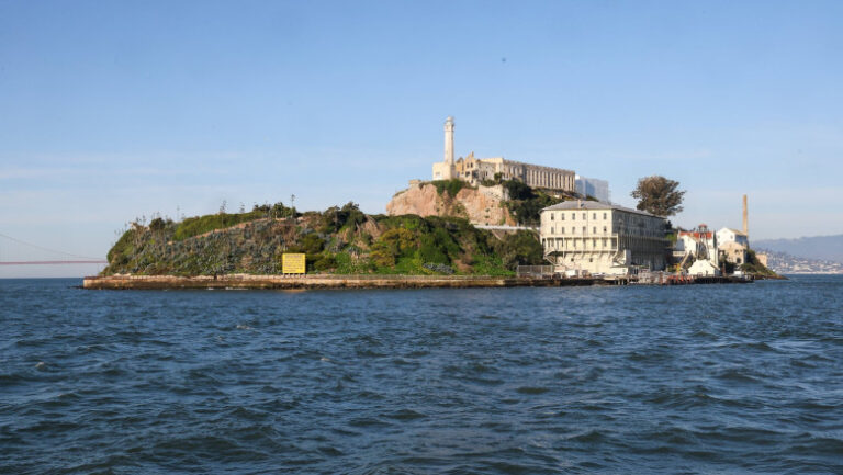 trump-vrea-sa-reconstruiasca-celebra-inchisoare-alcatraz:-ce-buget-a-cerut-congresului-sua-pentru-acest-proiect