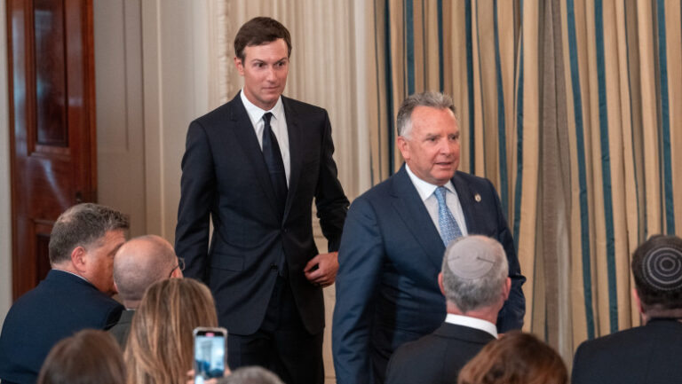 emisarii-americani-steve-witkoff-si-jared-kushner-ar-putea-vizita-ucraina,-anunta-consilierul-lui-zelenski