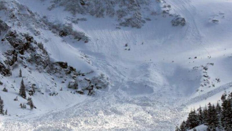 risc-insemnat-de-avalanse,-cotat-cu-3-din-5,-in-mai-multe-zone-montane