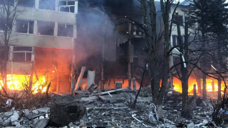 atac-rusesc-cu-drone-asupra-unei-piete-din-ucraina:-cinci-morti-si-peste-20-de-raniti
