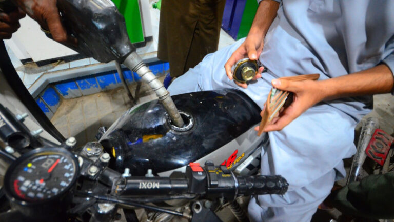 criza-combustibililor.-pakistanul-introduce-gratuitatea-transportului-public-in-islamabad