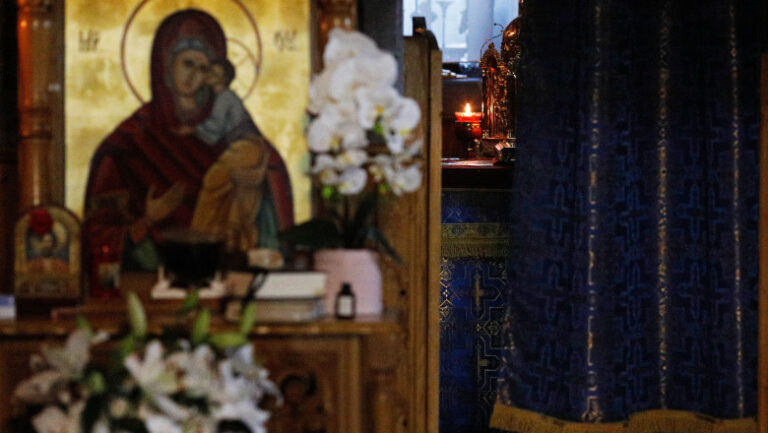 incep-deniile-in-saptamana-mare:-cum-se-desfasoara-si-ce-semnificatie-au-slujbele-patimilor-domnului