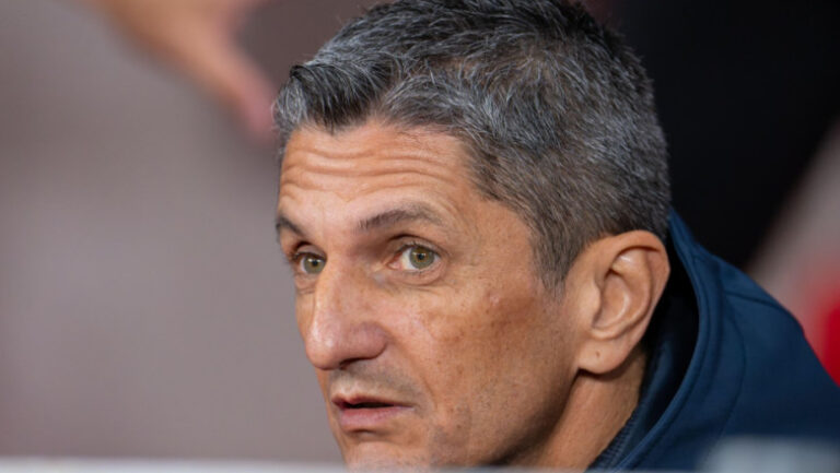 razvan-lucescu,-primele-declaratii-dupa-ce-a-revenit-in-tara-pentru-a-fi-alaturi-de-tatal-sau,-mircea-lucescu