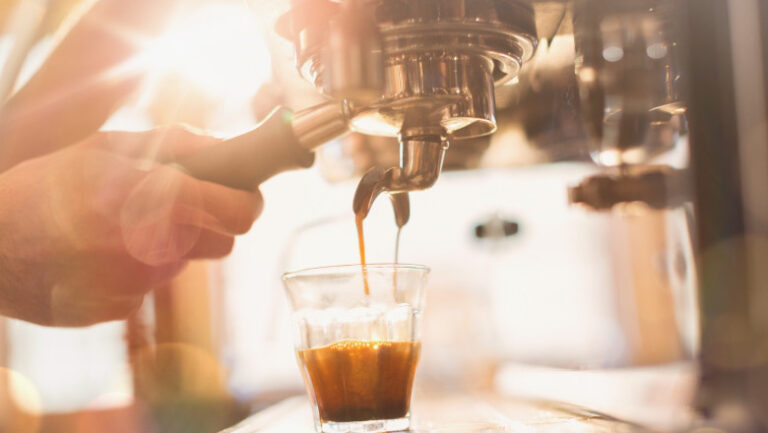 secretul-unei-cafele-excelente,-descoperit-de-cercetatori:-cat-conteaza-originea-si-cat-de-importanta-e-rasnirea