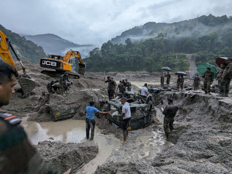 „tsunamiurile”-care-se-dezlantuie-la-peste-5000-de-metri-altitudine-si-distrug-sate-intregi-din-himalaya.-cum-se-declanseaza-dezastrul