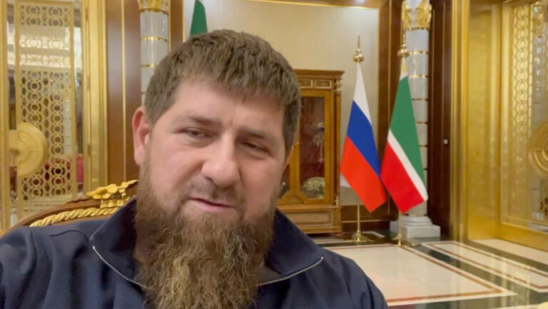 kadirov-a-primit-o-medalie-„pentru-contributia-la-dezvoltarea-stiintei”.-dictatorul-cecen-a-primit-38-de-distinctii-in-patru-ani