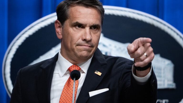 noul-procuror-general-al-sua:-doar-donald-trump-stie-de-ce-a-fost-concediata-pam-bondi.-„nu-incerc-sa-ghicesc-gandurile-presedintelui”