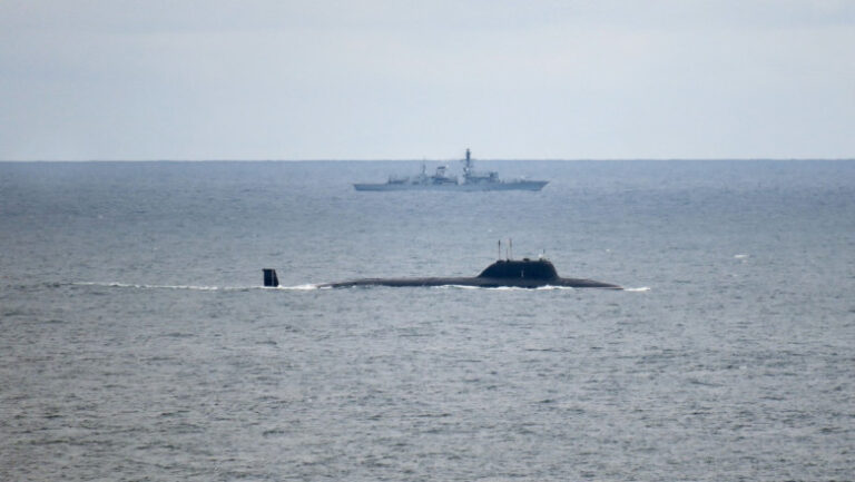 „presedintelui-putin-ii-spun:-«va-vedem»”.-armata-britanica-anunta-ca-a-urmarit-trei-submarine-rusesti-care-spionau-in-atlantic