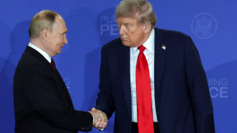cadoul-lui-trump-pentru-putin.-rusia-va-putea-vinde-petrolul-sau,-supus-anterior-sanctiunilor-americane