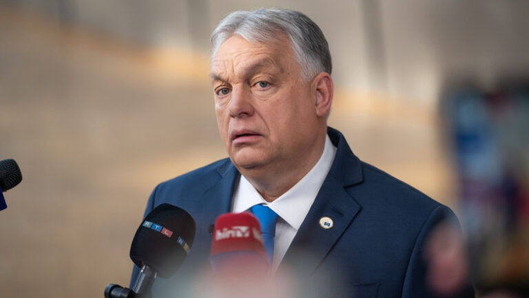 viktor-orban-a-avut-parte-de-un-„moment-ceausescu”-la-propriul-miting-electoral.-„rusilor,-plecati-acasa!”