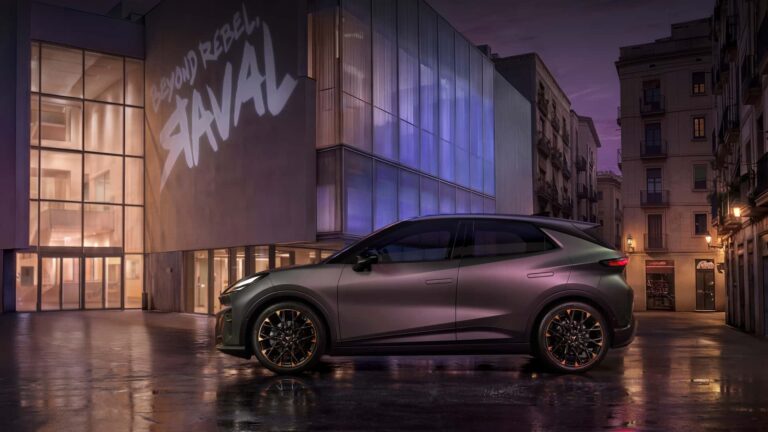 cupra-raval-a-fost-dezvaluit:-„mezinul”-spaniol-fura-startul-in-fata-lui-vw-id.polo