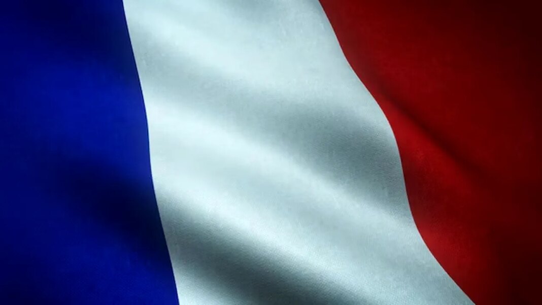 un-individ-a-furat-o-statueta-de-argint-a-lui-iisus-hristos-dintr-o-biserica-din-paris