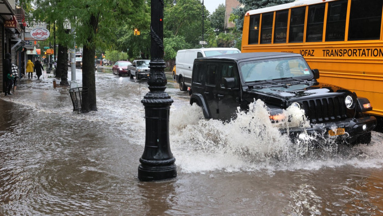 inundatii-pe-strazile-din-new-york.-cel-mai-mare-oras-din-sua,-sub-ape:-statii-de-metrou-afectate,-mii-de-localnici-fara-electricitate inundatii-pe-strazile-din-new-york.-cel-mai-mare-oras-din-sua,-sub-ape:-statii-de-metrou-afectate,-mii-de-localnici-fara-electricitate