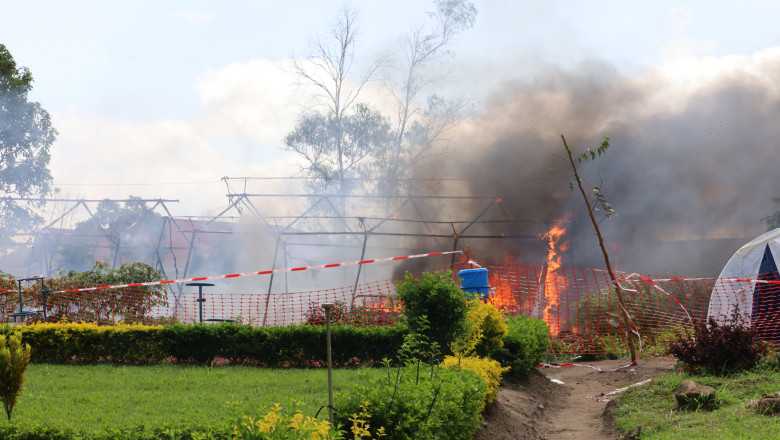mai-multe-centre-unde-erau-tratate-persoanlele-cu-ebola-au-fost-incendiate.-zeci-de-bolnavi-au-fugit-din-spitale-in-congo
