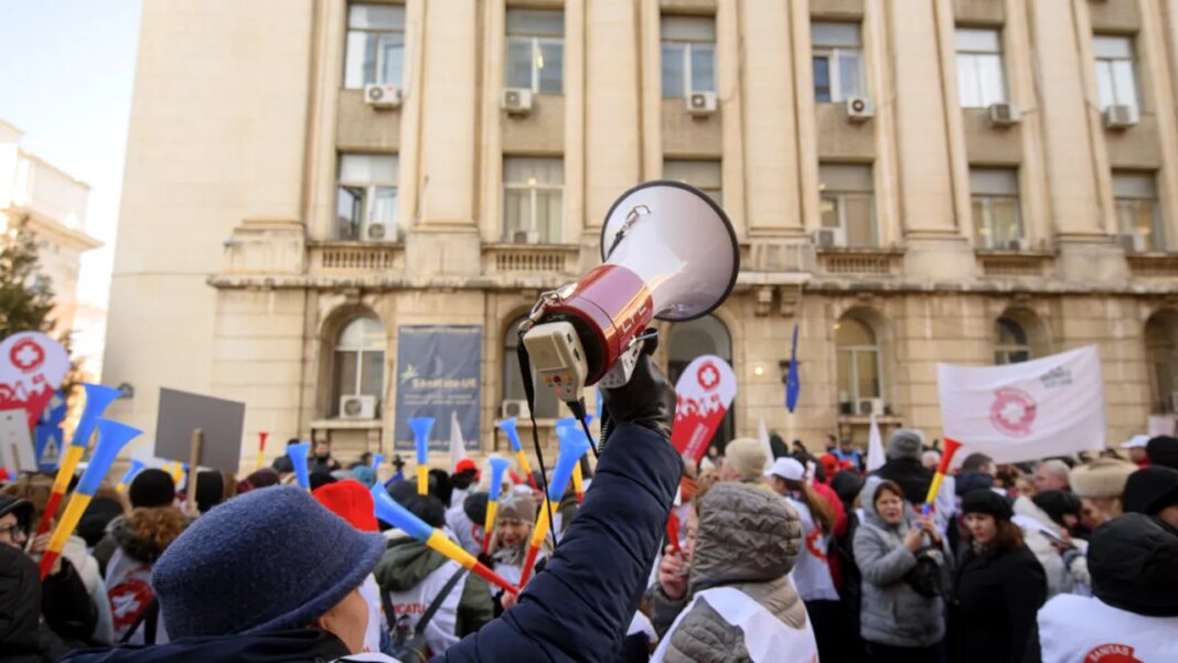 se-anunta-primele-proteste-fata-de-proiectul-noii-legi-a-salarizarii:-„forma-publicata,-departe-de-angajamentele-si-principiile-discutate-cu-reprezentantii-guvernului”