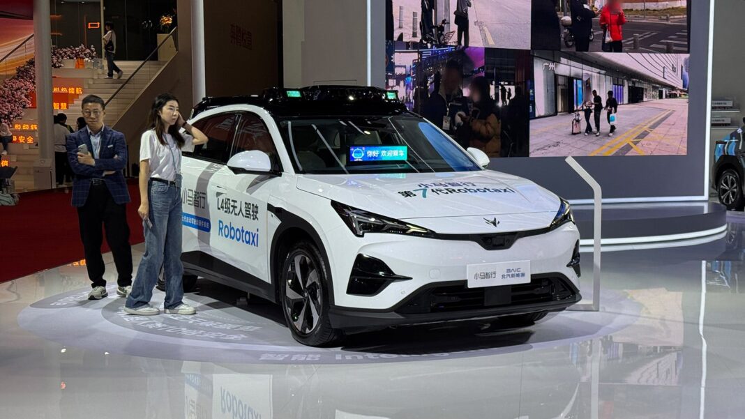 industria-de-robotaxi-din-china-se-confrunta-cu-o-„perioada-de-racire”-dupa-paralizia-in-masa-a-flotei-apollo-go-din-martie